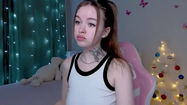 Snapshot of Naughty_Mable chatting on January 2026 01:18:01 AM Naughty Mable online show from January 2026 01:18:01 AM