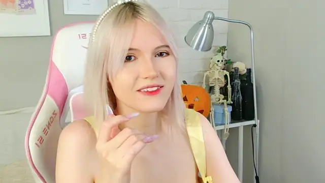 NellieLoyns online show from October 2025 05:08:02 PM