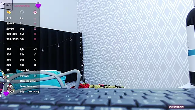 MommyHelpsmee online show from March 2025 08:01:02 PM