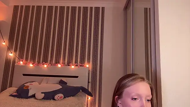 Snapshot of Awwwrora chatting on November 2025 06:41:01 PM Awwwrora online show from November 2025 06:41:01 PM