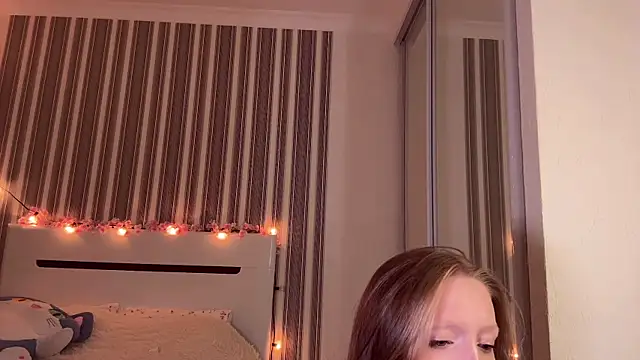 Snapshot of Awwwrora chatting on November 2025 03:51:01 PM Awwwrora online show from November 2025 03:51:01 PM