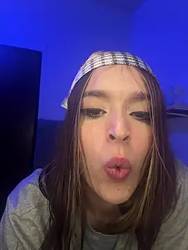 Snapshot of BlueStoneX chatting on January 2025 07:42:01 AM BlueStoneX online show from January 2025 07:42:01 AM