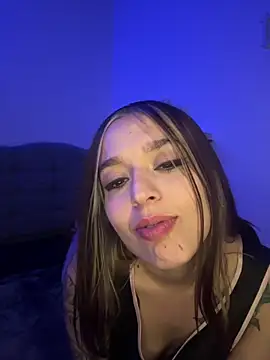 Snapshot of BlueStoneX chatting on January 2025 07:04:01 AM BlueStoneX online show from January 2025 07:04:01 AM