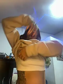 Snapshot of BlueStoneX chatting on January 2025 04:54:01 AM BlueStoneX online show from January 2025 04:54:01 AM