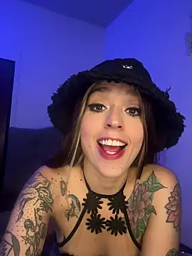 Snapshot of BlueStoneX chatting on January 2025 05:23:02 AM BlueStoneX online show from January 2025 05:23:02 AM