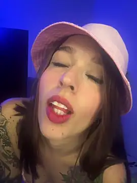 Snapshot of BlueStoneX chatting on February 2025 04:37:02 AM BlueStoneX online show from February 2025 04:37:02 AM