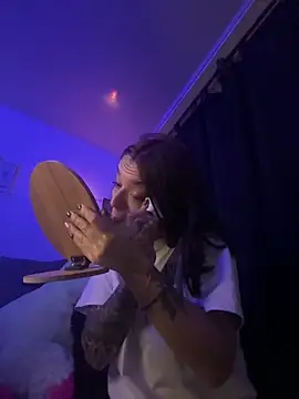 Snapshot of BlueStoneX chatting on February 2025 05:05:01 AM BlueStoneX online show from February 2025 05:05:01 AM