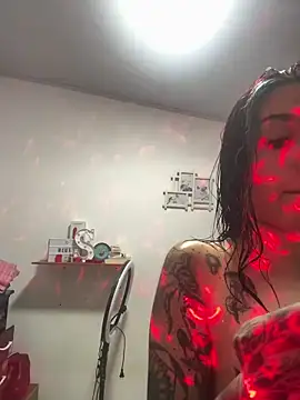 Snapshot of BlueStoneX chatting on February 2025 06:15:02 PM BlueStoneX online show from February 2025 06:15:02 PM