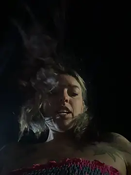 Snapshot of BlueStoneX chatting on March 2025 04:06:02 AM BlueStoneX online show from March 2025 04:06:02 AM