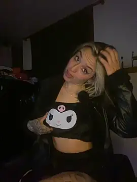 Snapshot of BlueStoneX chatting on September 2025 07:43:01 AM BlueStoneX online show from September 2025 07:43:01 AM