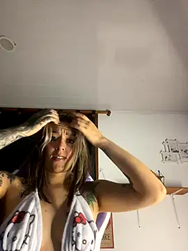 Snapshot of BlueStoneX chatting on September 2025 06:49:01 AM BlueStoneX online show from September 2025 06:49:01 AM