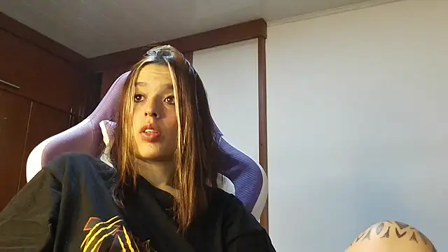 Snapshot of BlueStoneX chatting on October 2025 06:56:02 AM BlueStoneX online show from October 2025 06:56:02 AM