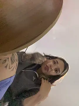 Snapshot of BlueStoneX chatting on October 2025 06:47:01 AM BlueStoneX online show from October 2025 06:47:01 AM