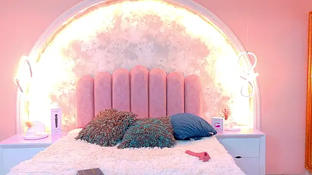 MiaLaurents online show from November 2025 04:45:02 AM