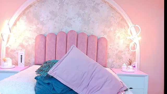 MiaLaurents online show from November 2025 04:33:02 AM