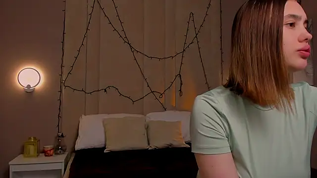 Snapshot of AngelicaKleee chatting on October 2025 01:26:01 AM AngelicaKleee online show from October 2025 01:26:01 AM