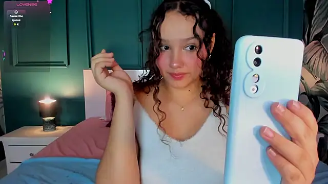 Snapshot of LucyLovelyy chatting on January 2025 03:33:02 AM LucyLovelyy online show from January 2025 03:33:02 AM