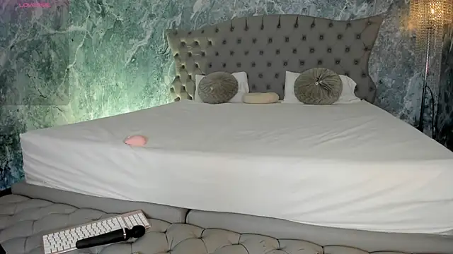 Snapshot of LucyLovelyy chatting on September 2025 07:04:01 PM LucyLovelyy online show from September 2025 07:04:01 PM