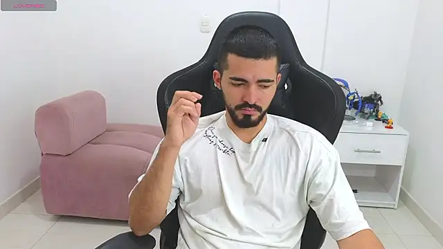 Massimoo 07 online show from February 2026 05:38:02 PM