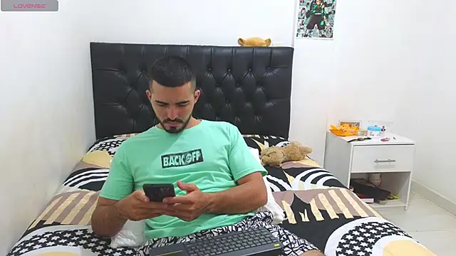 Massimoo 07 online show from April 2026 08:00:02 PM