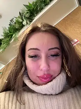 Snapshot of AndreaMood chatting on January 2025 07:25:01 AM AndreaMood online show from January 2025 07:25:01 AM