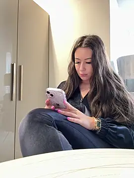 Snapshot of AndreaMood chatting on February 2025 04:33:01 AM AndreaMood online show from February 2025 04:33:01 AM