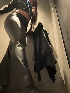 Snapshot of AndreaMood chatting on March 2025 10:24:02 AM AndreaMood online show from March 2025 10:24:02 AM