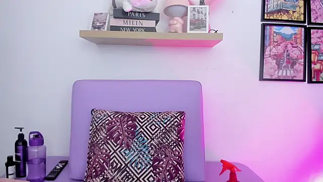 Carolina Burninng online show from October 2025 08:48:01 PM