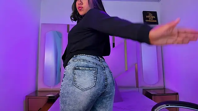 IsabellRodriguez18 online show from April 2026 03:26:02 AM