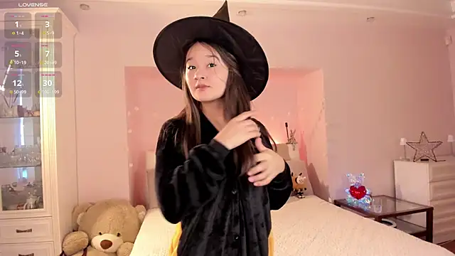 Maekko online show from January 2025 12:19:02 PM