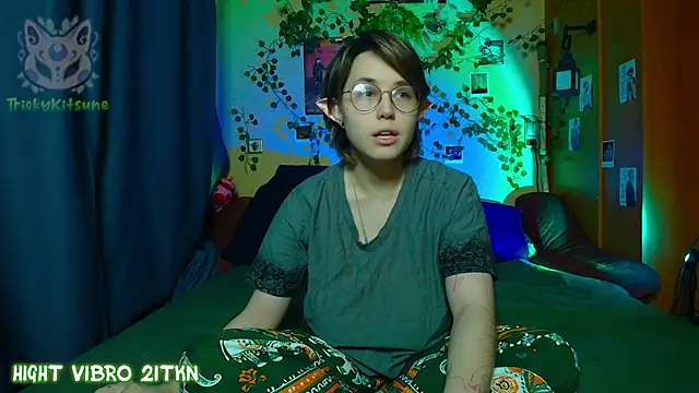 Snapshot of TrickyKitsune chatting on April 2026 05:41:01 PM TrickyKitsune online show from April 2026 05:41:01 PM