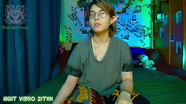 Snapshot of TrickyKitsune chatting on May 2026 03:40:02 PM TrickyKitsune online show from May 2026 03:40:02 PM