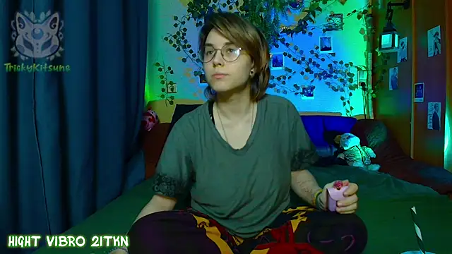 Snapshot of TrickyKitsune chatting on May 2026 04:04:02 PM TrickyKitsune online show from May 2026 04:04:02 PM