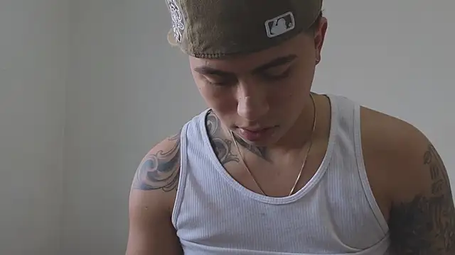 Snapshot of Thiago_x_Sahara chatting on November 2025 12:06:02 PM Thiago x Sahara online show from November 2025 12:06:02 PM