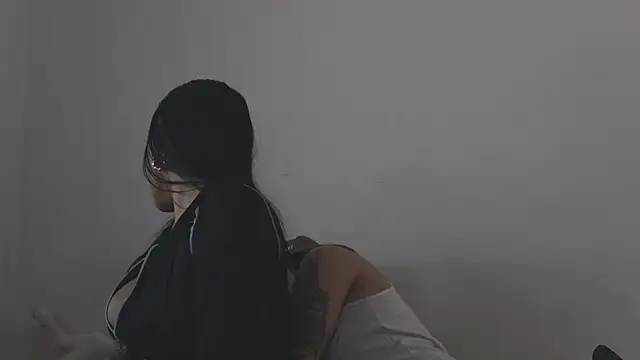 Snapshot of Thiago_x_Sahara chatting on November 2025 01:35:02 PM Thiago x Sahara online show from November 2025 01:35:02 PM