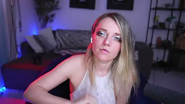 Magnetic Amy online show from March 2025 01:18:01 PM