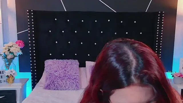 Snapshot of EmiF26 chatting on February 2025 08:13:02 PM EmiF26 online show from February 2025 08:13:02 PM