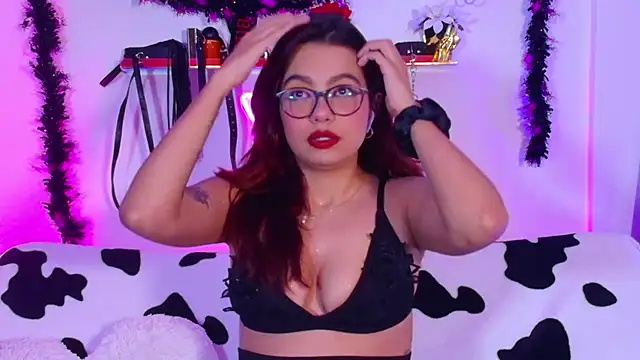 Snapshot of EmiF26 chatting on October 2025 03:51:01 AM EmiF26 online show from October 2025 03:51:01 AM