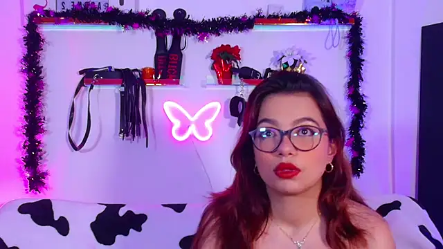 Snapshot of EmiF26 chatting on October 2025 02:15:01 AM EmiF26 online show from October 2025 02:15:01 AM