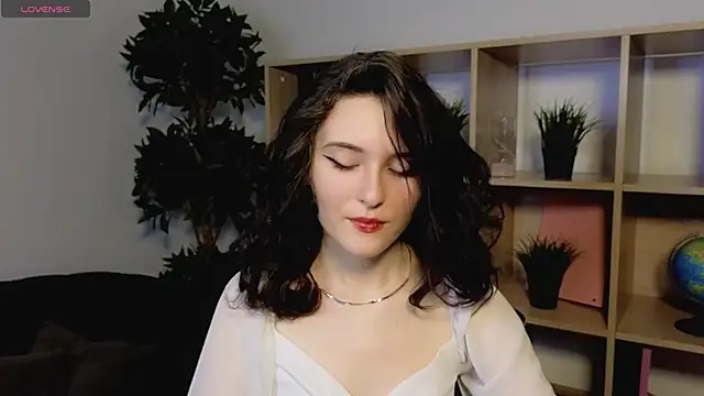 Snapshot of niki_cutes chatting on January 2025 01:11:01 AM niki cutes online show from January 2025 01:11:01 AM