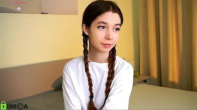 Snapshot of LittleOriana chatting on January 2025 07:58:02 PM LittleOriana online show from January 2025 07:58:02 PM