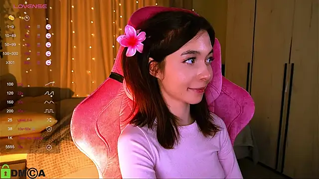 Snapshot of LittleOriana chatting on March 2025 04:52:02 AM LittleOriana online show from March 2025 04:52:02 AM