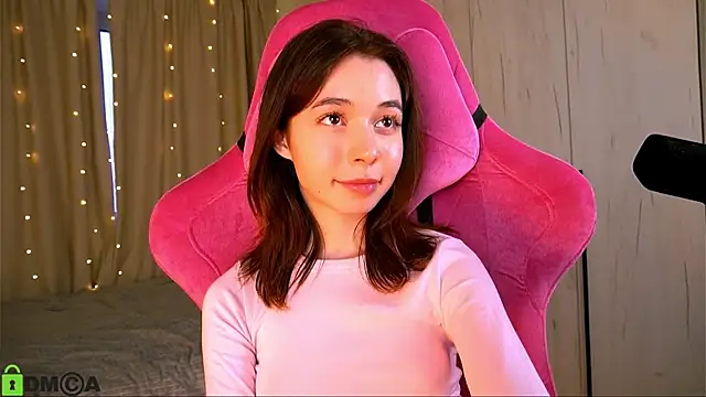 Snapshot of LittleOriana chatting on March 2025 05:05:02 AM LittleOriana online show from March 2025 05:05:02 AM