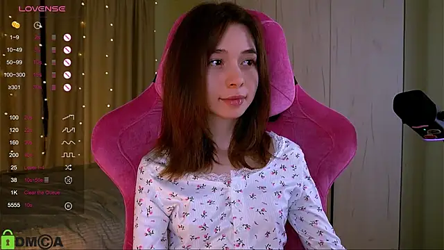 Snapshot of LittleOriana chatting on March 2025 01:41:02 AM LittleOriana online show from March 2025 01:41:02 AM