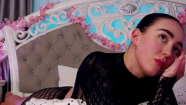 Snapshot of KimKhallifa chatting on February 2026 02:29:02 PM KimKhallifa online show from February 2026 02:29:02 PM