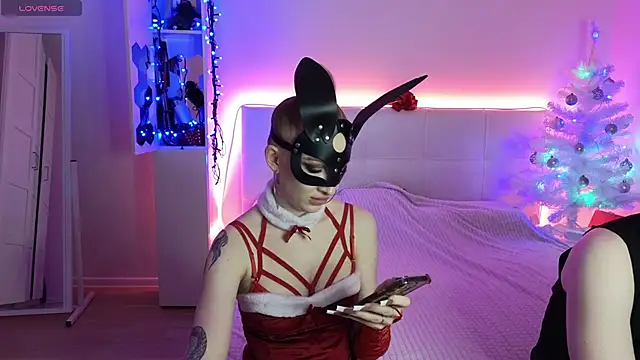 Snapshot of SOFYandMIKE chatting on January 2025 08:35:01 PM SOFYandMIKE online show from January 2025 08:35:01 PM