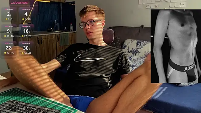 Snapshot of Leonnextdoor chatting on February 2026 07:53:02 AM Leonnextdoor online show from February 2026 07:53:02 AM