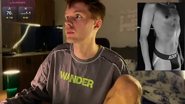 Snapshot of Leonnextdoor chatting on March 2026 09:32:02 PM Leonnextdoor online show from March 2026 09:32:02 PM