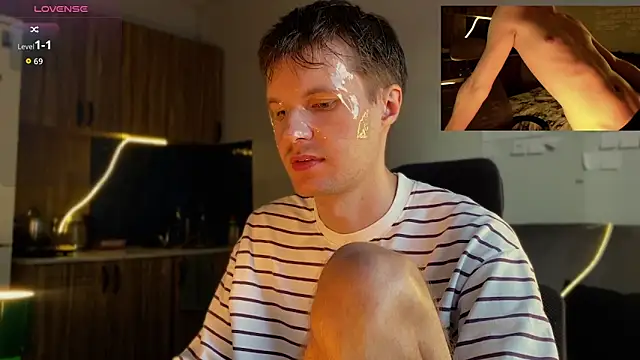 Snapshot of Leonnextdoor chatting on April 2026 12:43:01 PM Leonnextdoor online show from April 2026 12:43:01 PM