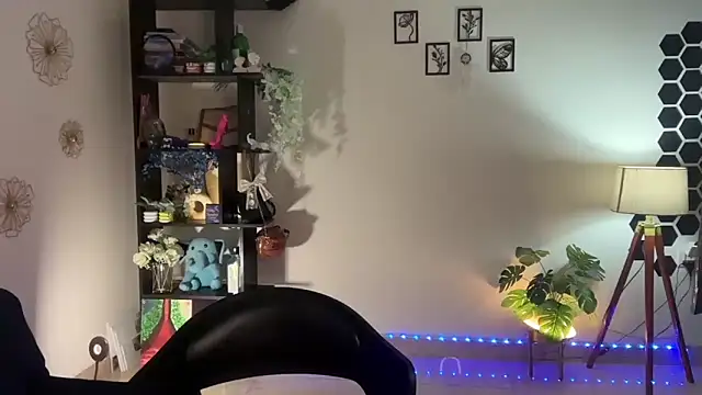 Snapshot of roseofvenom chatting on November 2025 08:47:02 PM roseofvenom online show from November 2025 08:47:02 PM